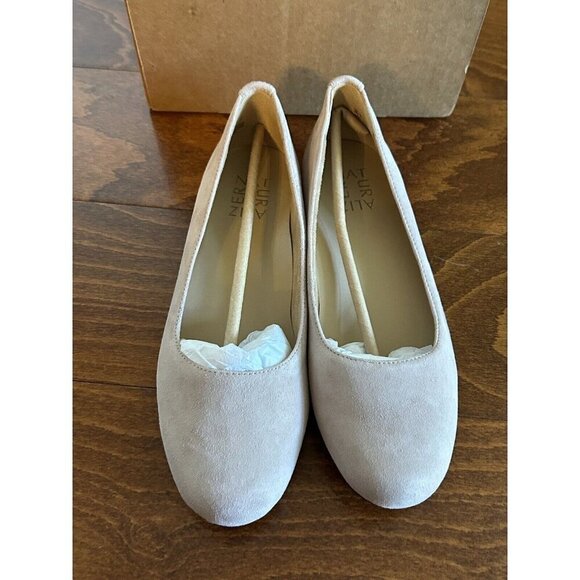 Naturalizer Maxwell Sand Beige Closed Toe  Drift Flats Suede Soft NEW 5 M‎